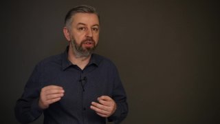 004 A fénykeménység